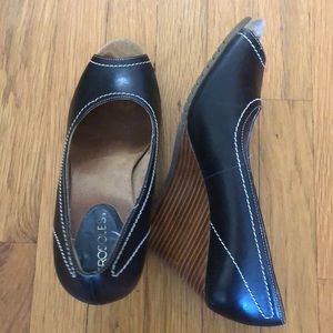 Black Aerosole Wedges